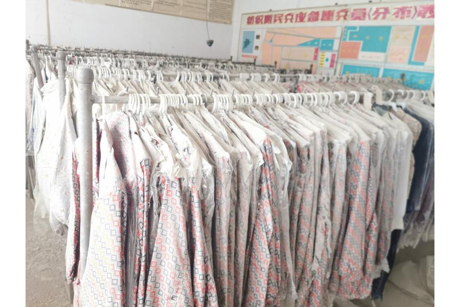 新疆和田棉纺织厂名下位于办公楼内的库存商品和低值易耗品