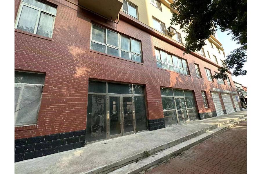 黎明回迁区20号楼北起2号门点(一层南侧部分），图标号：N25-2号，面积为71.02m²门市三年租赁权