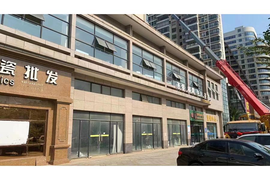 文昌市文昌镇文昌大道369号东方豪苑5幛1层商铺5号，面积121.44㎡