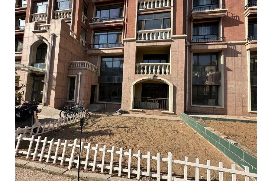 东胜区永兴南路3号名爵国际商住小区7#2-104号，面积378.52㎡
