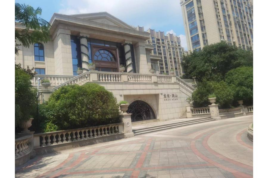 2徐州市铜山区黄河路北侧，泉新路东侧宝信·润山-1A02号楼0-102室住宅用房
