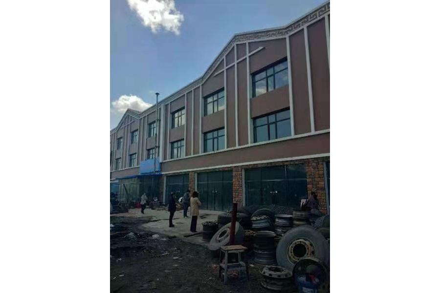 位于通辽市扎鲁特旗扎哈淖尔工业园区营业房1-2层