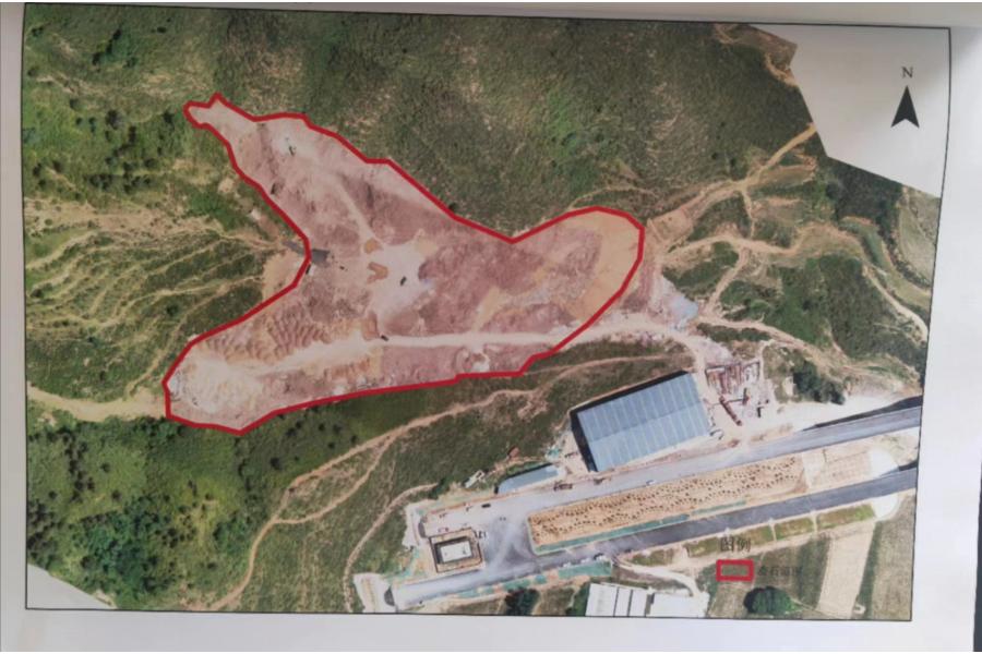 沁源县沁河镇一处涉高速剩余石料（丁家湾村隧道口）