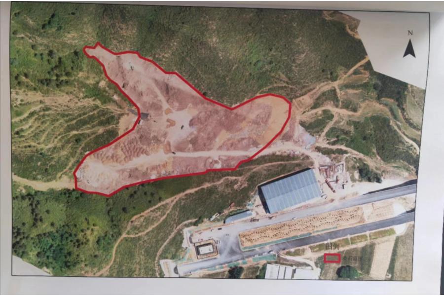 沁源县沁河镇一处涉高速剩余石料(丁家湾村隧道口)
