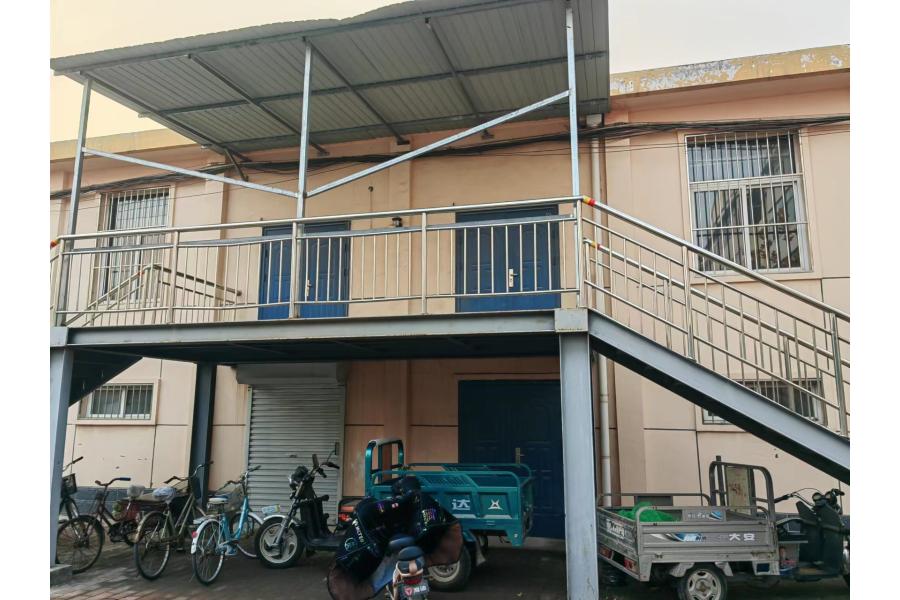 河间市采油社区北小区原冷库，占地面积300㎡，三年期租赁权。