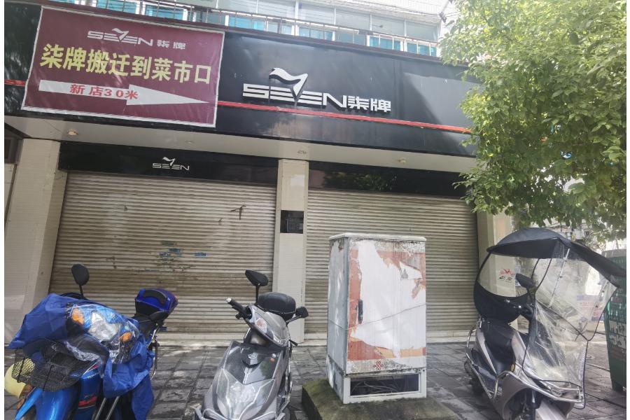 贵州省黔西南州兴义市安龙县新安镇顺城街办公用房承租权，建筑面积886.21㎡，招租面积829.21㎡。