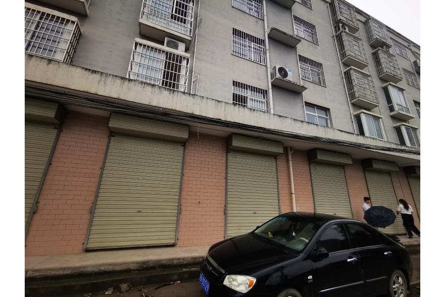 3、兴平市西城区友谊南路东侧天润枫林居1号楼门面房由西向东数西9号门面房