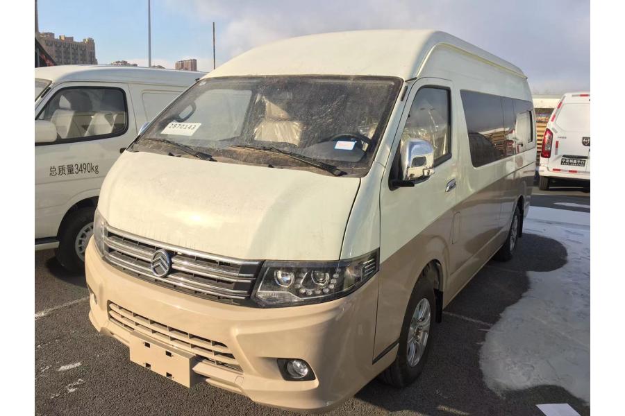 2022年最新的51-金龙旅行车,13座客车,柴油2.