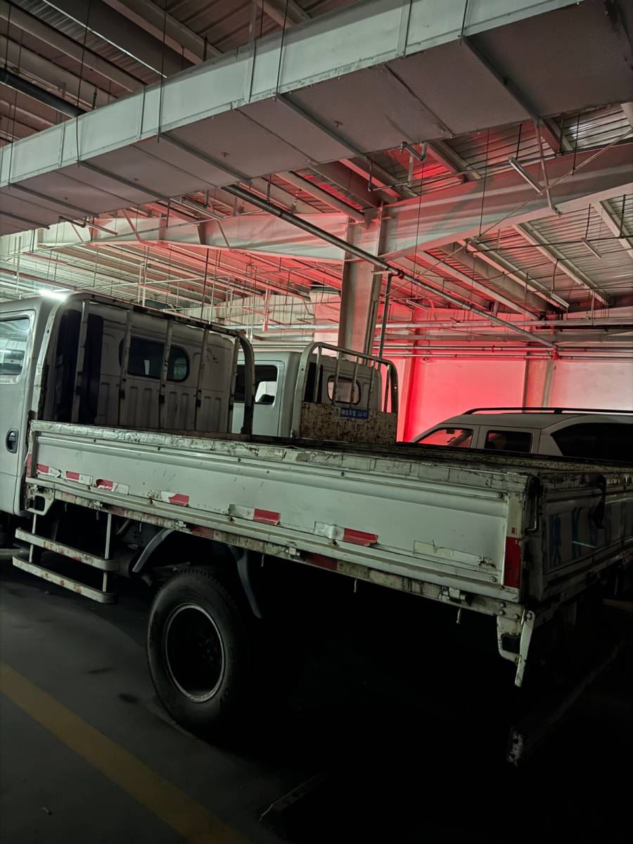 2台尼桑nt400货车