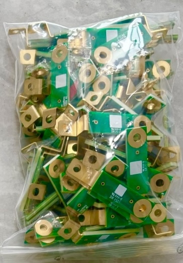 L61【废旧物资】400个精密仪器电子线路触点控制废料 (金属含量不详重量含包装在内)的来源图片