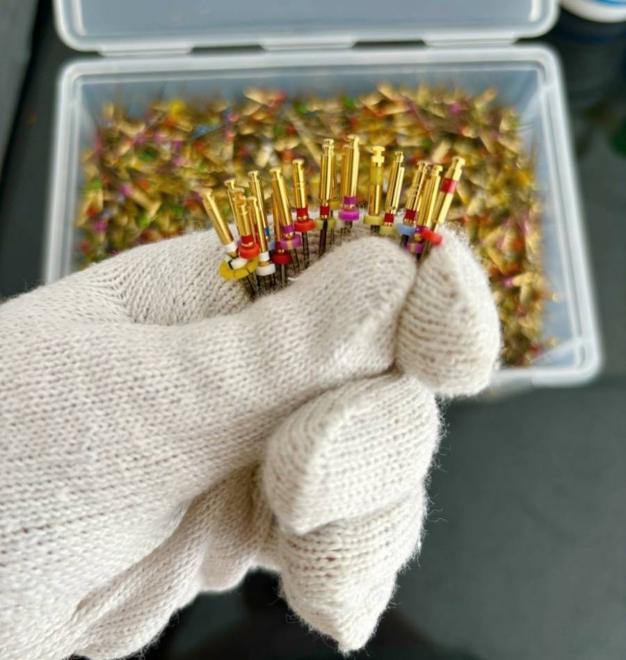 LA23【废旧物资】9斤镀金仪器拆除针金属废料 (金属含量不详重量含包装在内)的来源图片