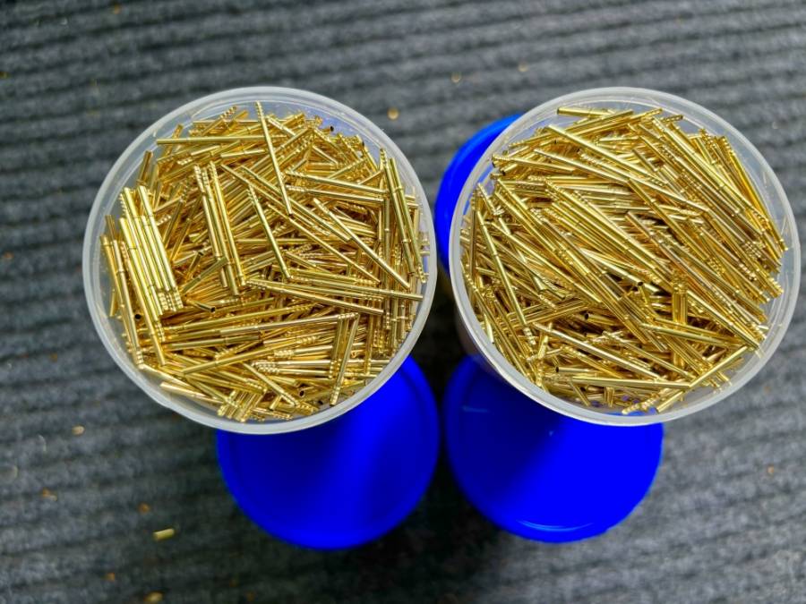 LA10【废旧物资】约1680克含塑料瓶实验测试用6瓶镀金空心孔插针 (金属含量不详重量含包装在内)的来源图片