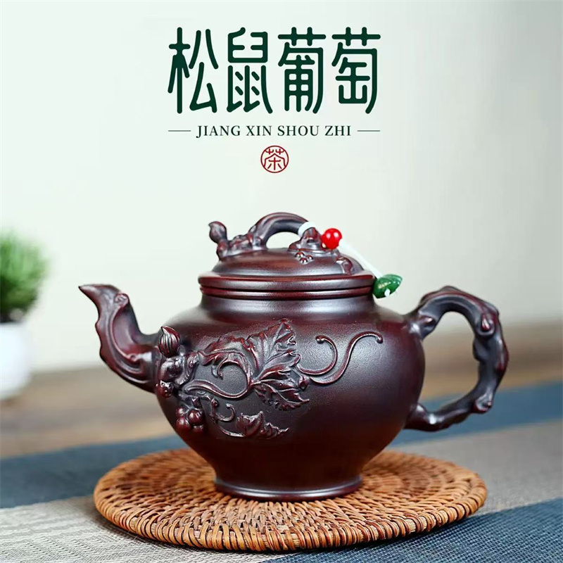 C004【资产处置】1把宜兴紫砂壶手工制作原矿古红泥松鼠葡萄报春壶（容量360毫升）包邮的来源图片