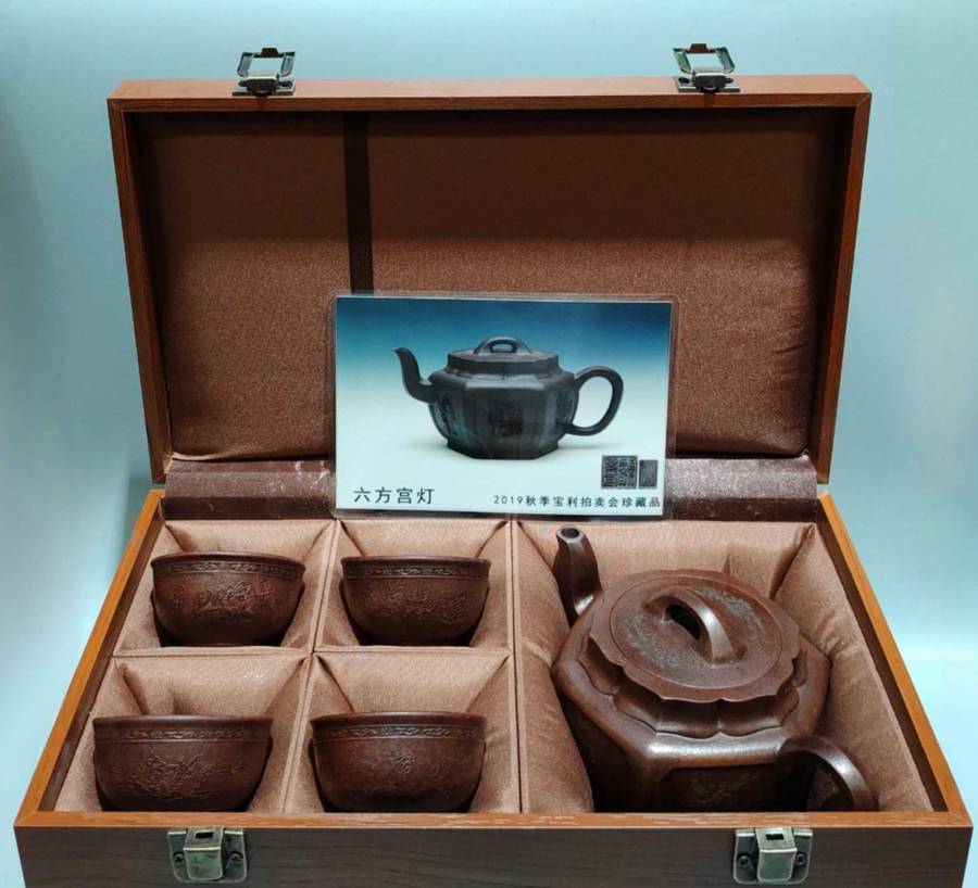 六方宫灯套壶 泥料：原矿古红泥的来源图片