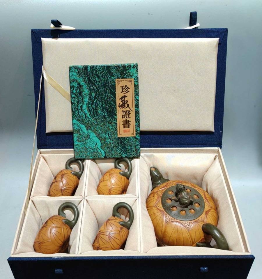 青蛙莲子套壶 泥料：原矿黄段砂的来源图片