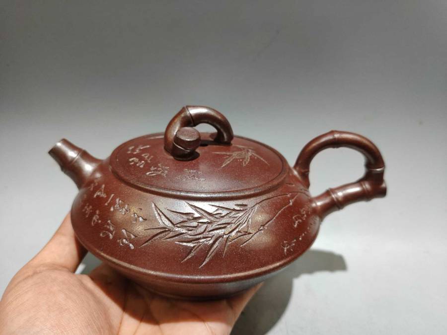 柴烧窑变扁竹壶 泥料：原矿老紫泥的来源图片
