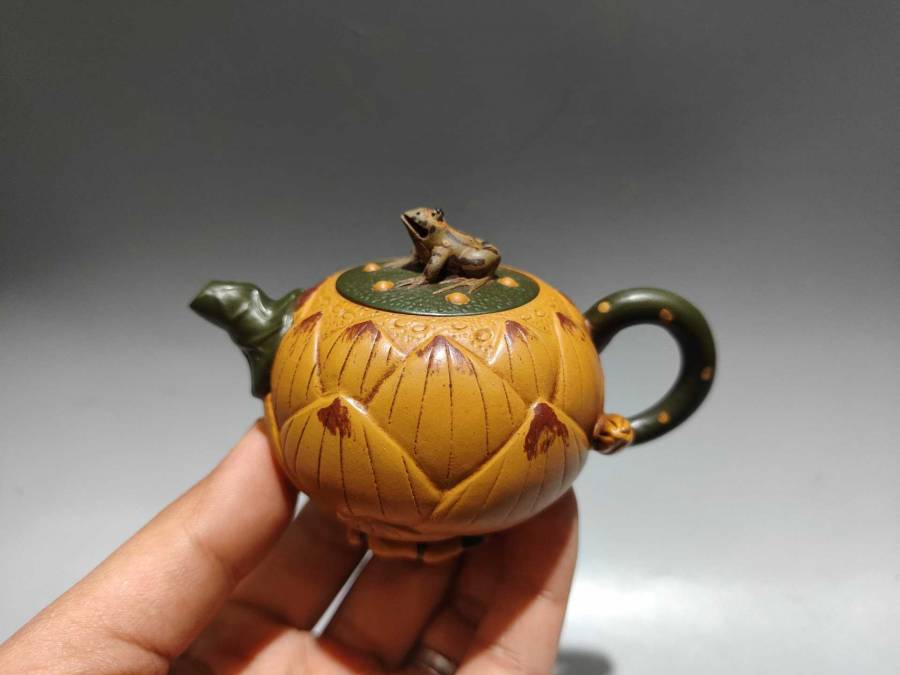 青蛙莲子壶 泥料：原矿黄段砂的来源图片