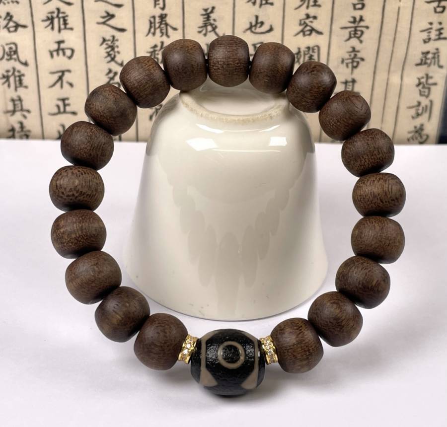 棋楠苹果珠手串 规格：1.0 X19颗 搭配藏式天珠一颗的来源图片