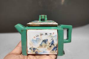 四方点彩壶 泥料：原矿老紫泥的来源图片