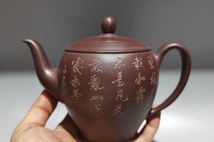 刻字美人肩壶 泥料：原矿老紫泥的来源图片