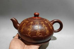 刻字莲花宫灯壶 泥料：原矿老紫泥的来源图片