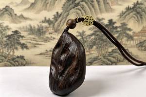 黑棋楠沉香随形吊坠，规格：5.4 x3.3 x1.3cm，的来源图片