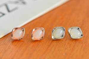 s925银镶和田玉精美耳钉 颜色随机【规格】裸石：6*8的来源图片