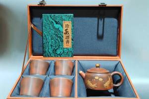 【描金德钟套壶】泥料：原矿老紫泥 尺寸：14/8cm..容量：200cc的来源图片