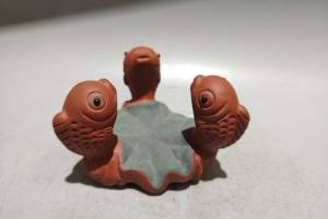 【茶宠 品名：金鱼吐水】泥料：原矿红泥 尺寸：9/6cm..的来源图片