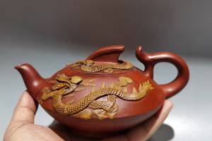 【刻龙飞把壶】泥料：原矿红泥 尺寸：18/9cm..容量：360cc的来源图片