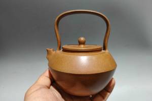 【提梁壶】泥料：原矿黄段砂 尺寸：11/11cm..容量：220cc的来源图片
