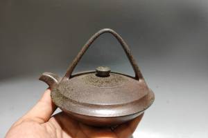柴烧窑变佛灯提梁 泥料：原矿老紫泥容量：260cc的来源图片