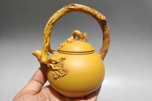 仿木树皮提梁壶 泥料：原矿黄段砂容量：240cc的来源图片