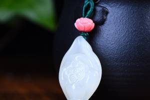 附鉴定证书 和田玉《莲花苞》的来源图片