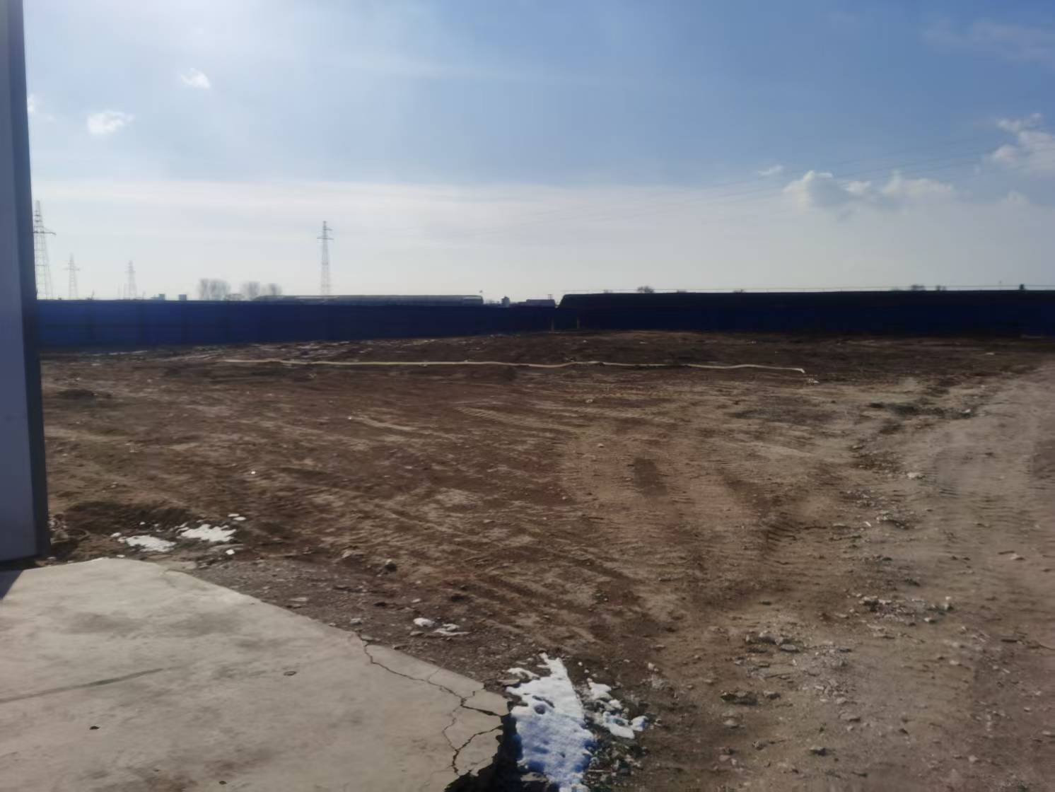 1月8日鞍山制造公司违法建筑及硬化路面价值拍卖公告